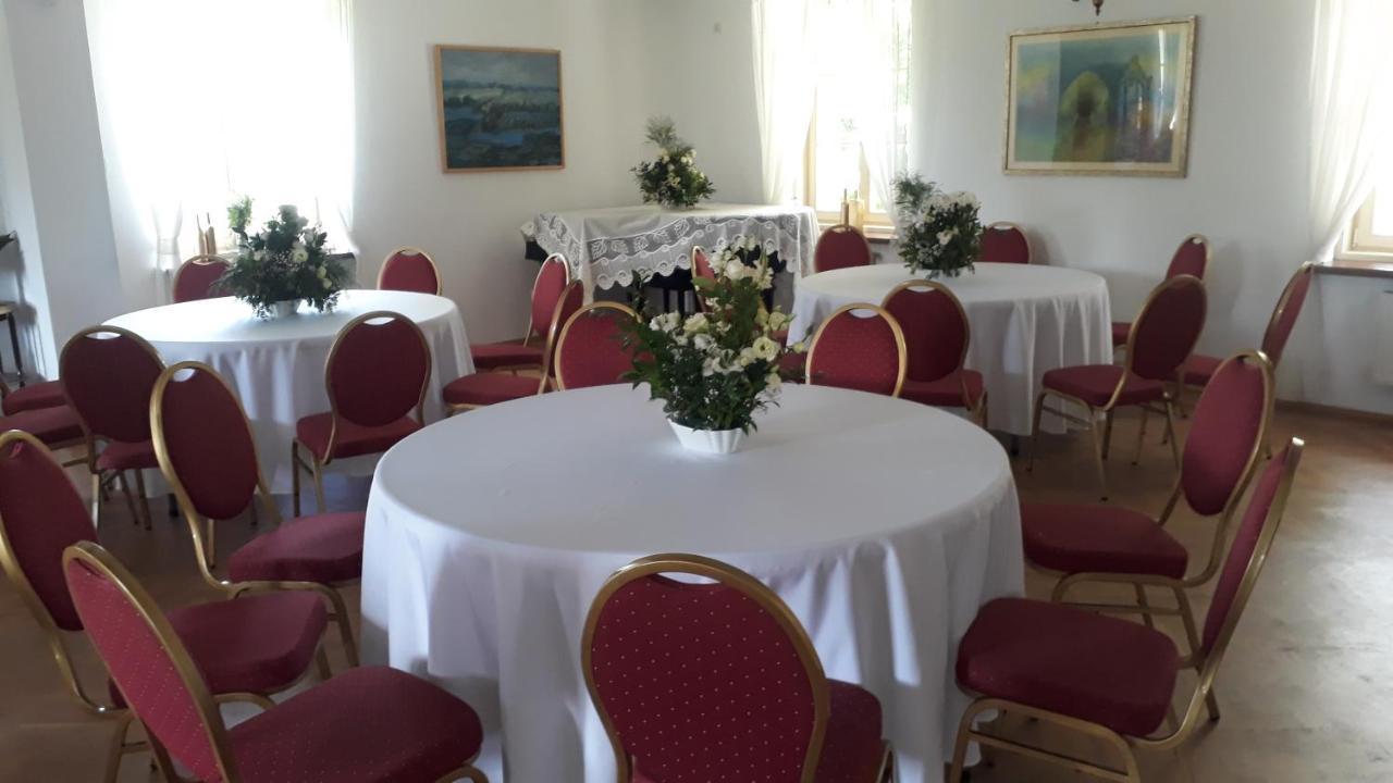Bed and Breakfast Dwor Strzyzew Zelazowa Wola Екстер'єр фото