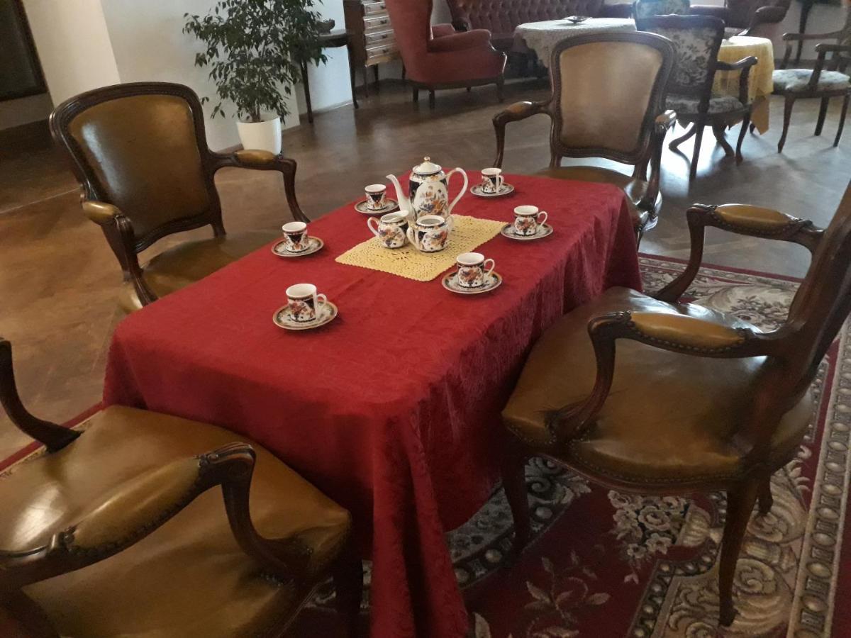 Bed and Breakfast Dwor Strzyzew Zelazowa Wola Екстер'єр фото