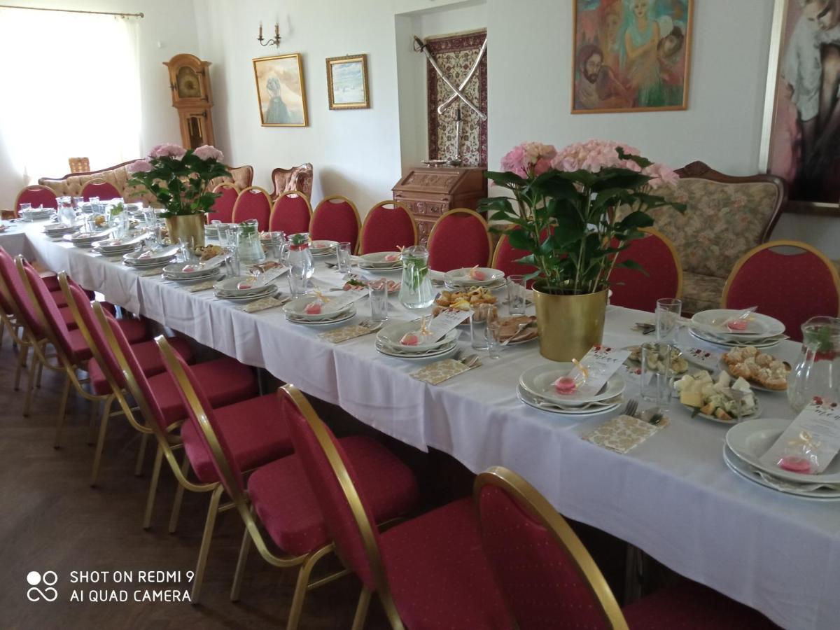 Bed and Breakfast Dwor Strzyzew Zelazowa Wola Екстер'єр фото