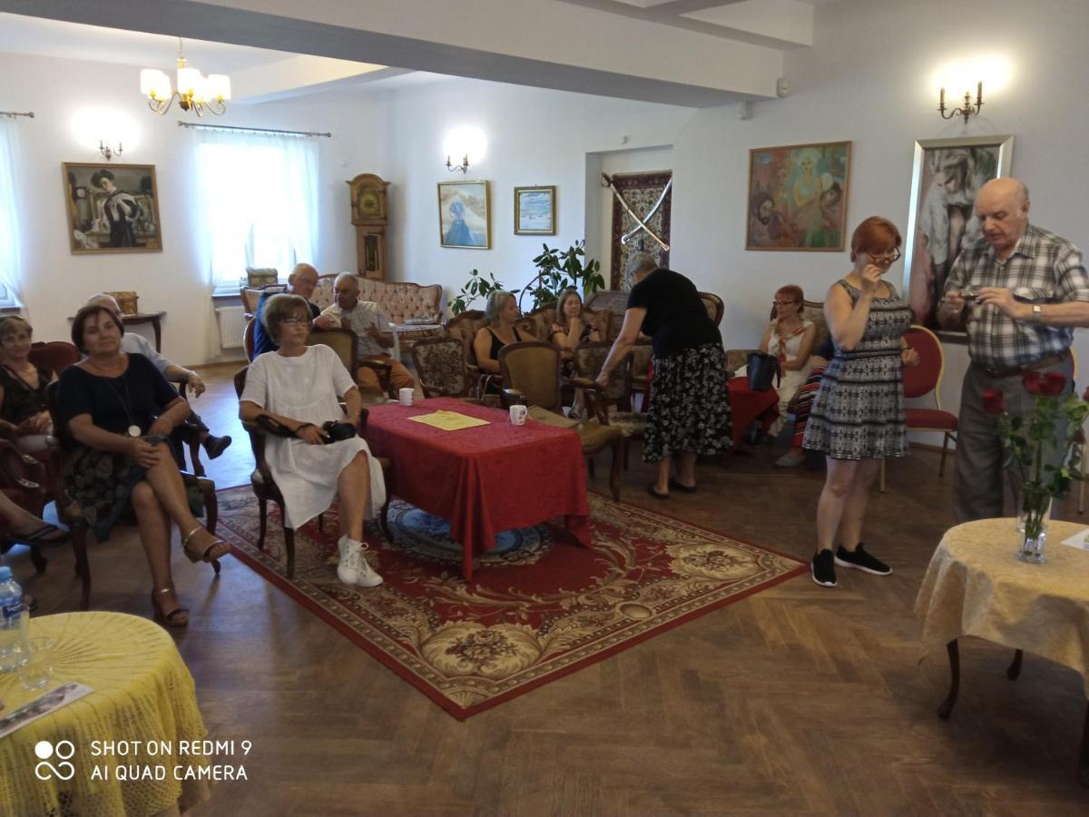 Bed and Breakfast Dwor Strzyzew Zelazowa Wola Екстер'єр фото