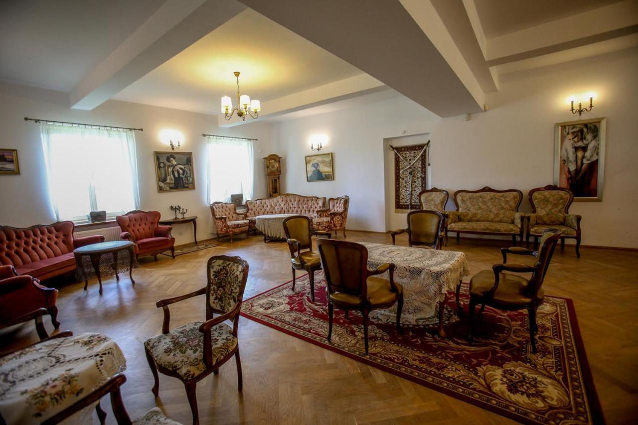 Bed and Breakfast Dwor Strzyzew Zelazowa Wola Екстер'єр фото