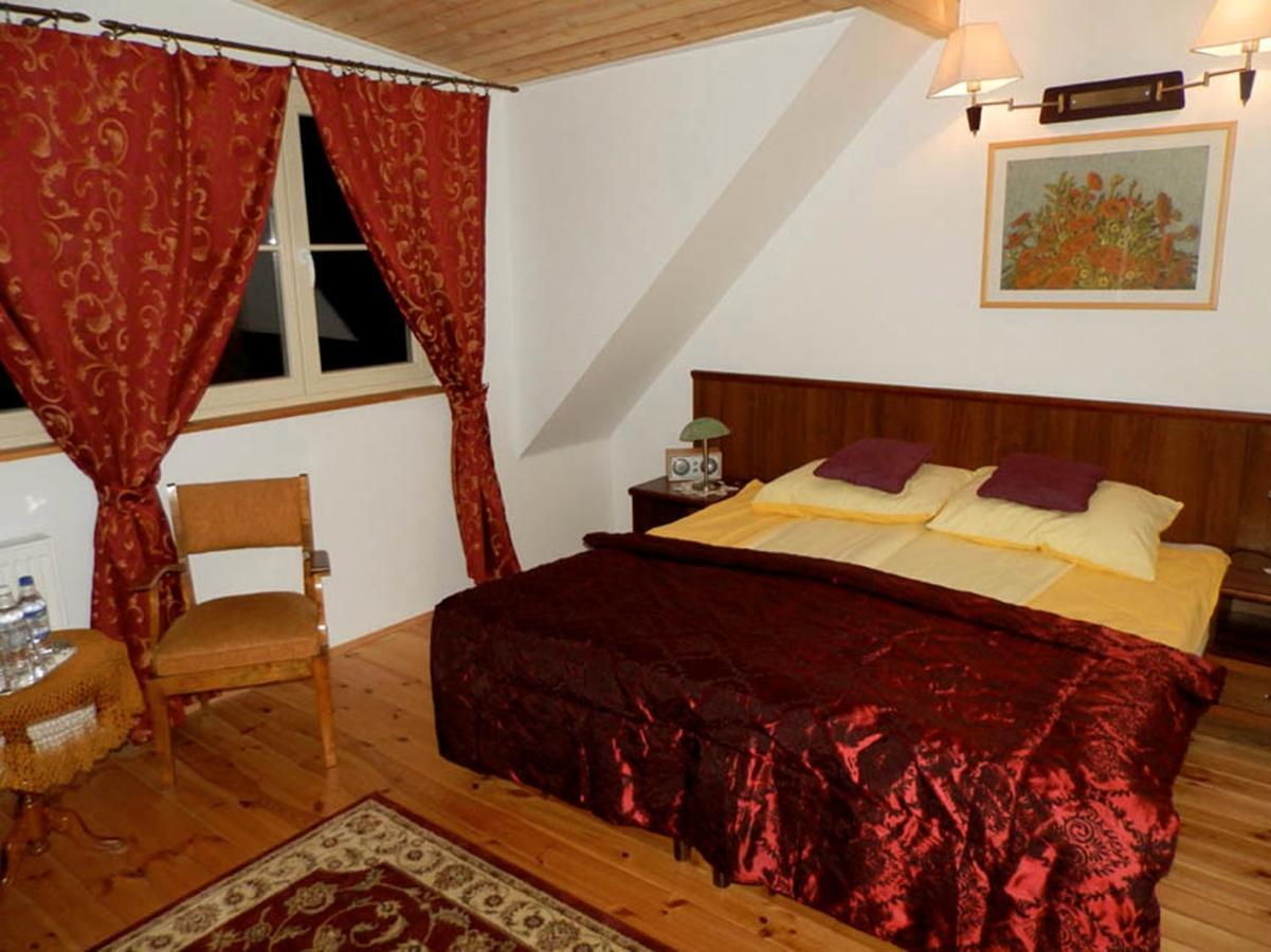 Bed and Breakfast Dwor Strzyzew Zelazowa Wola Екстер'єр фото